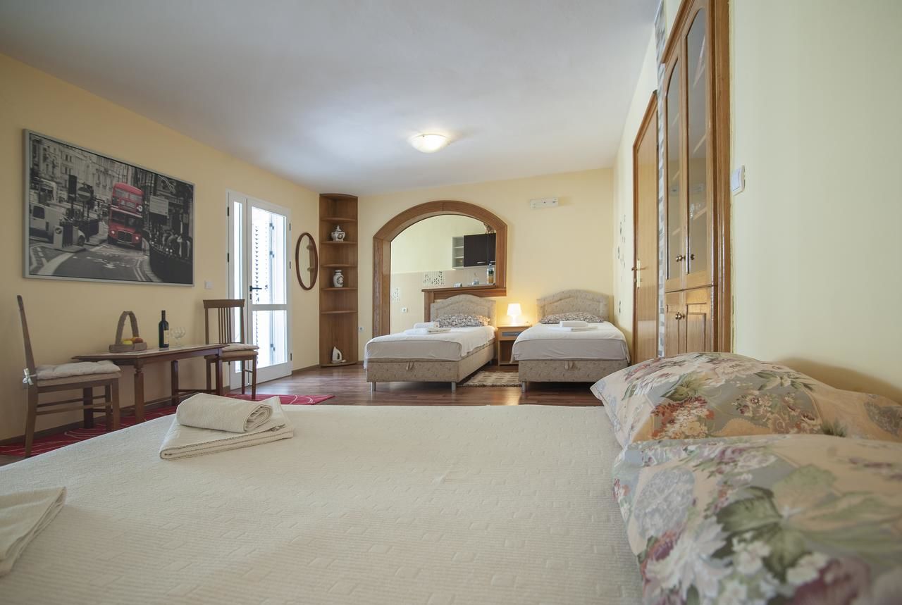 Апартаменты Apartmani Dačo Свети-Стефан