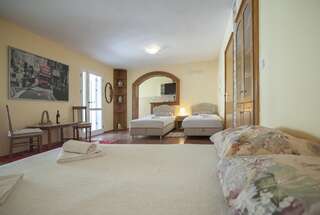 Апартаменты Apartmani Dačo Свети-Стефан Апартаменты-студио с террасой-11